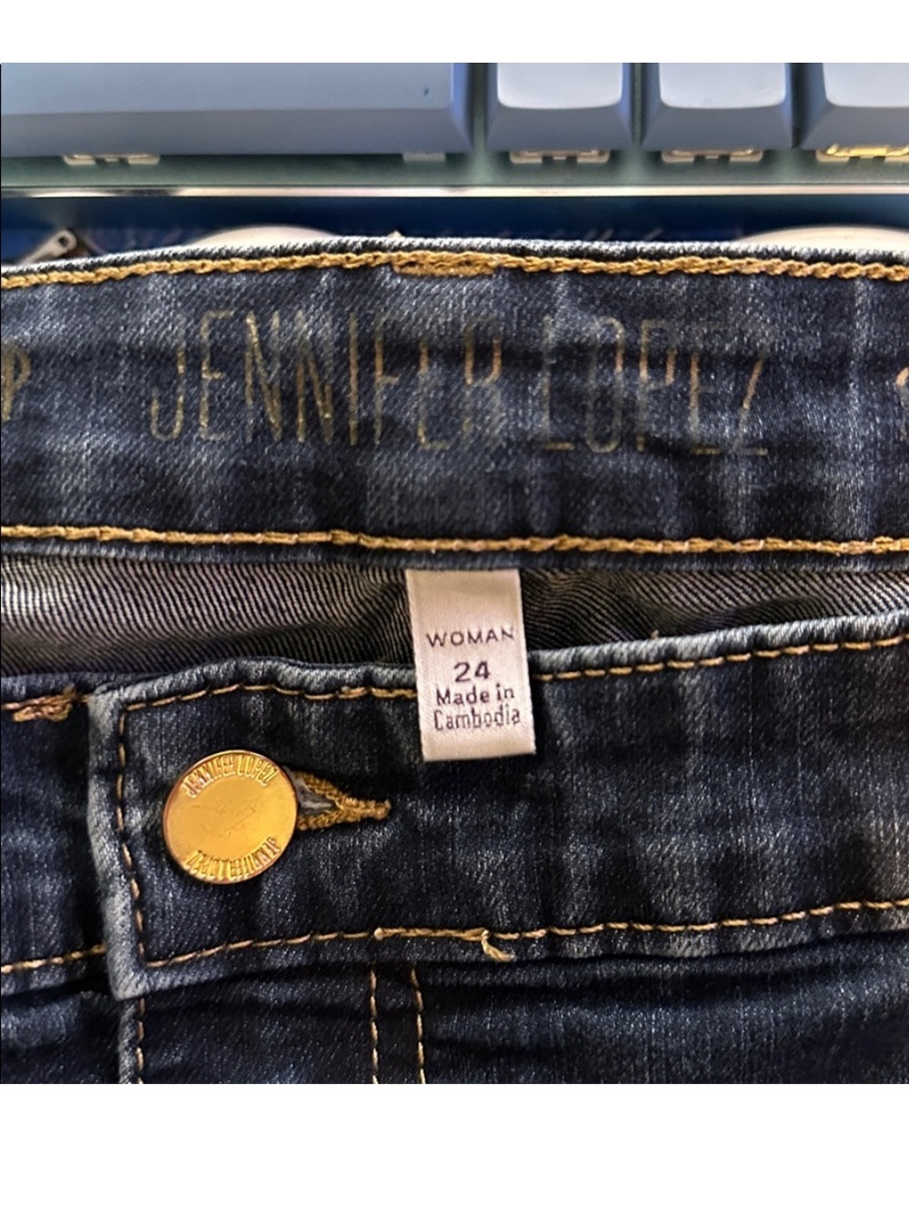 Jennifer Lopez Size 24 Capri
Jeans 24W Capris - Picture 3 of 6